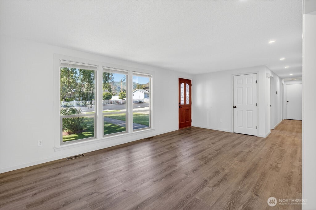 1312 Springwater Avenue , Wenatchee, WA 98801