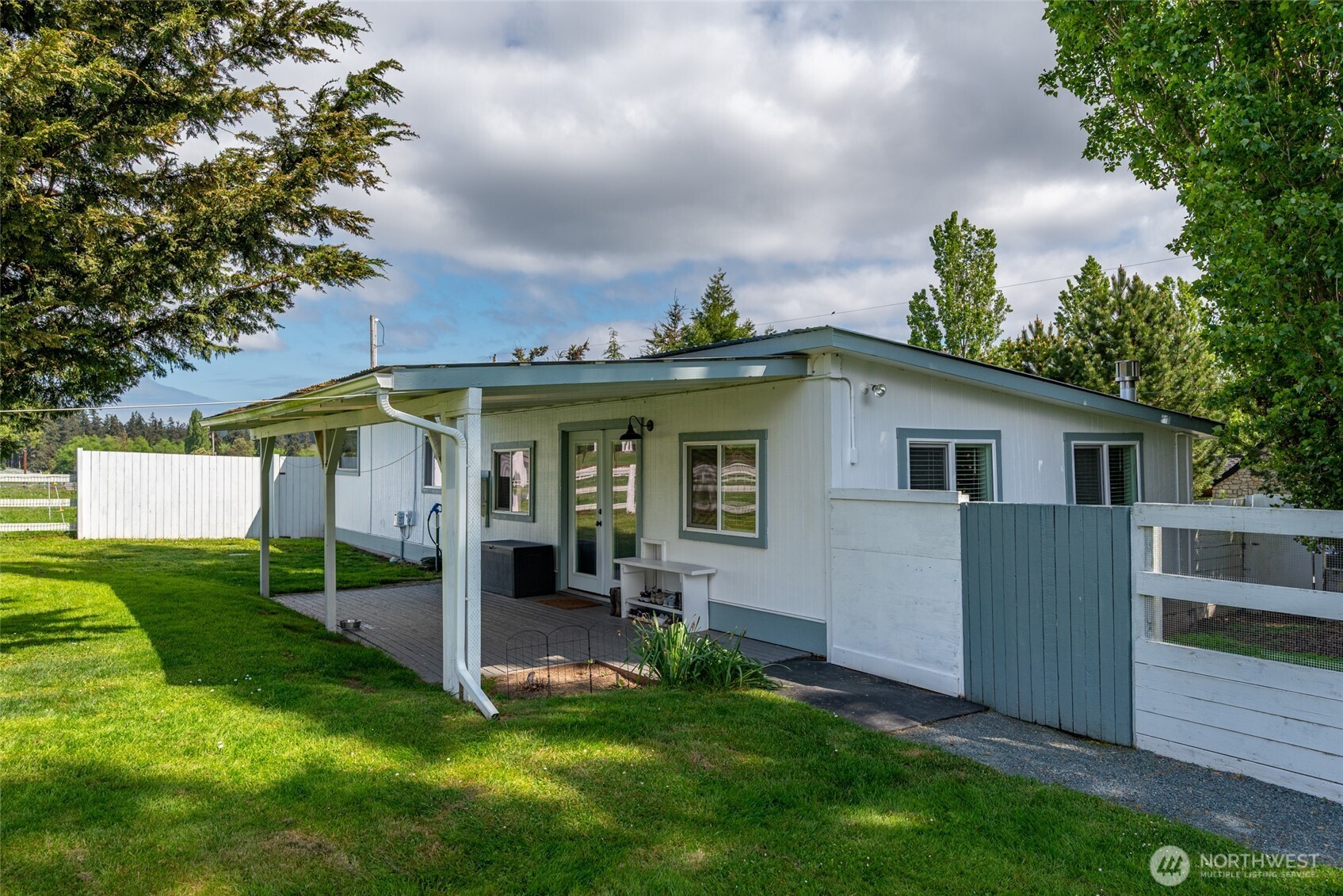 5392 Shore Meadow Road , Freeland, WA 98249