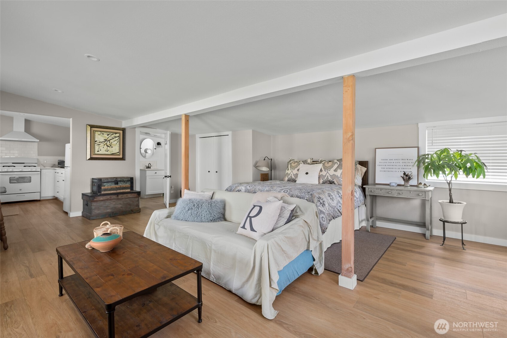 5392 Shore Meadow Road , Freeland, WA 98249