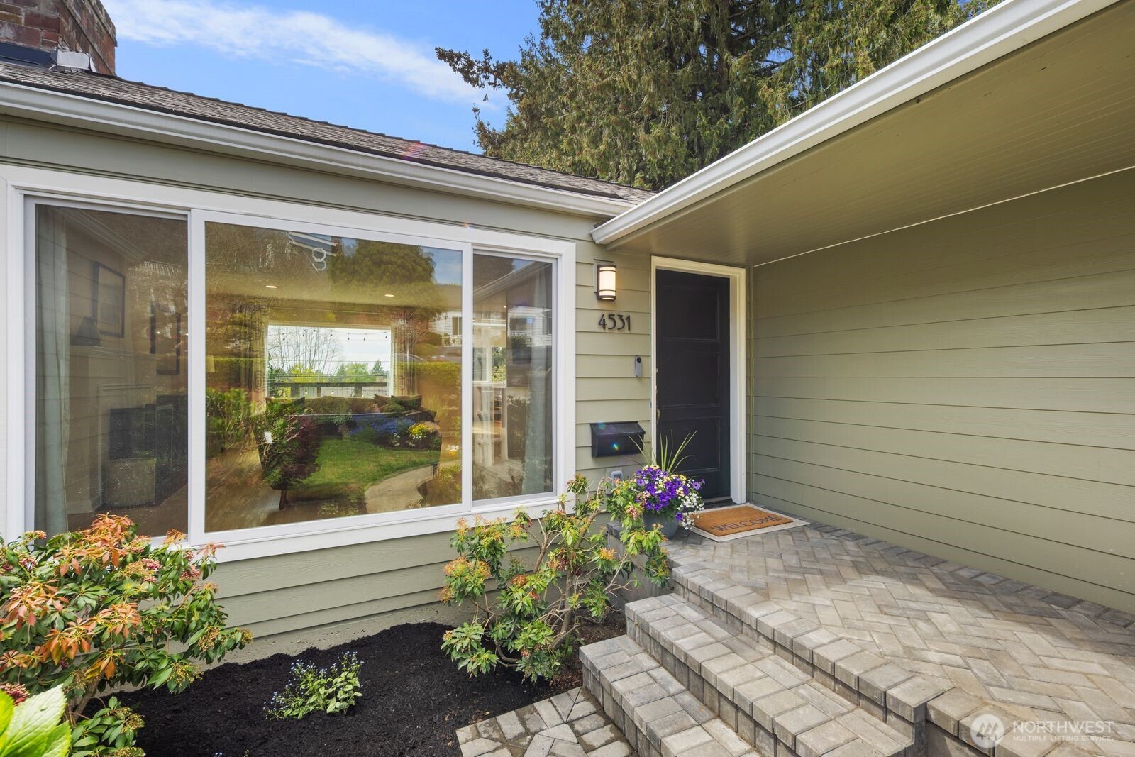4531 Stanford Avenue NE, Seattle, WA 98105