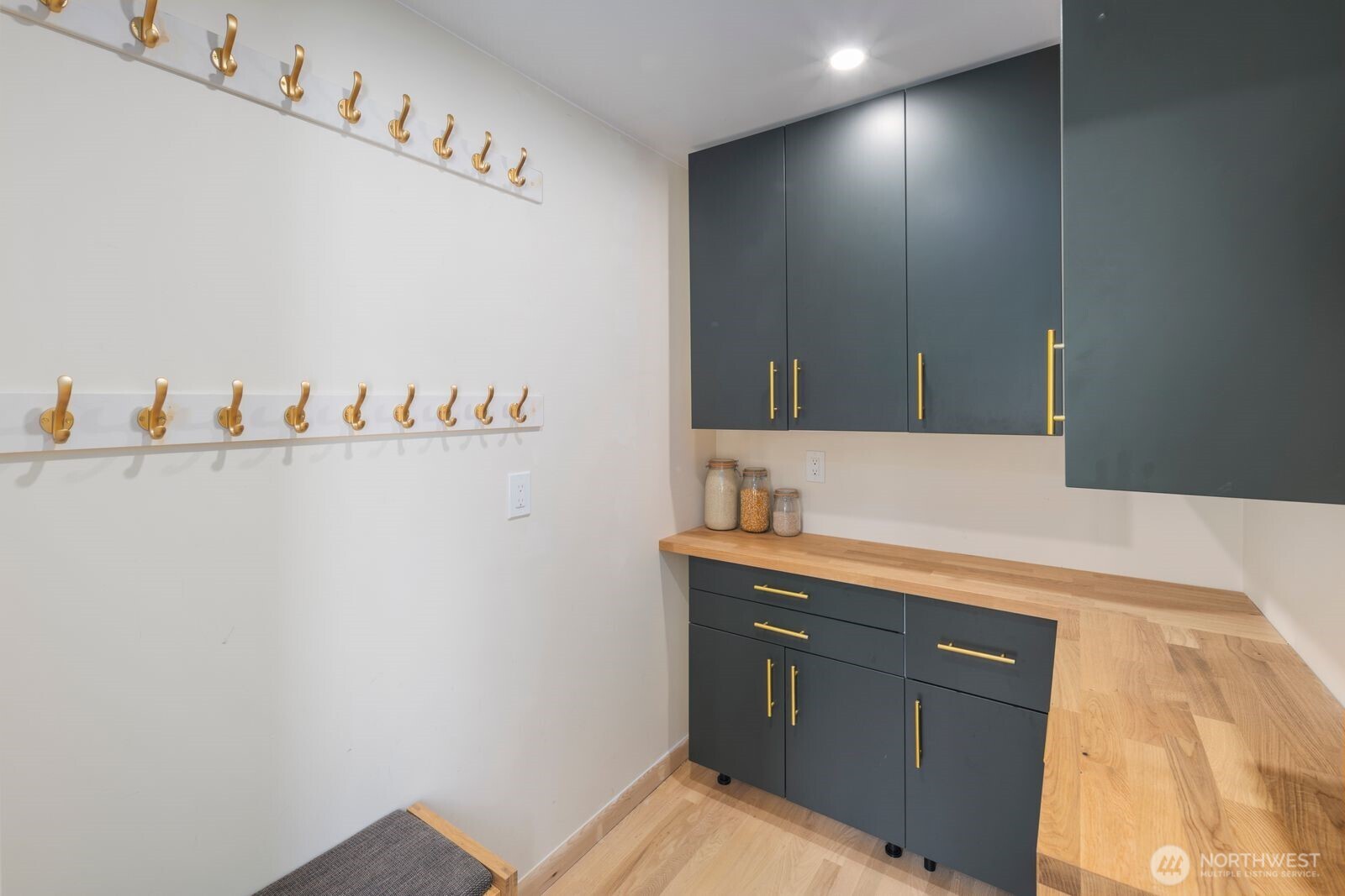 4531 Stanford Avenue NE, Seattle, WA 98105