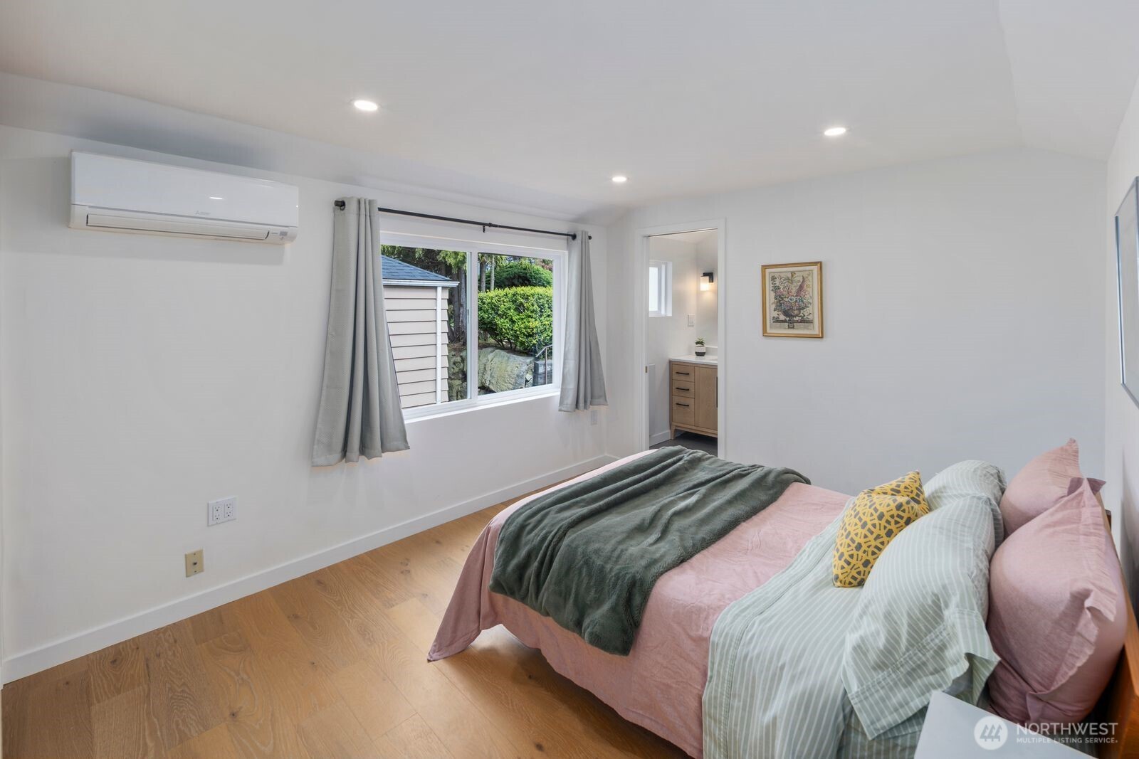 4531 Stanford Avenue NE, Seattle, WA 98105