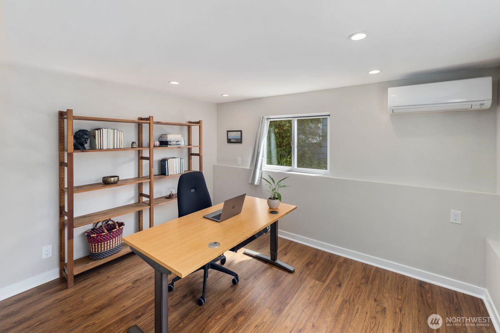 4531 Stanford Avenue NE, Seattle, WA 98105