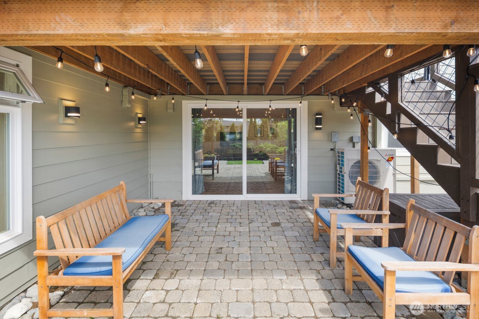 4531 Stanford Avenue NE, Seattle, WA 98105