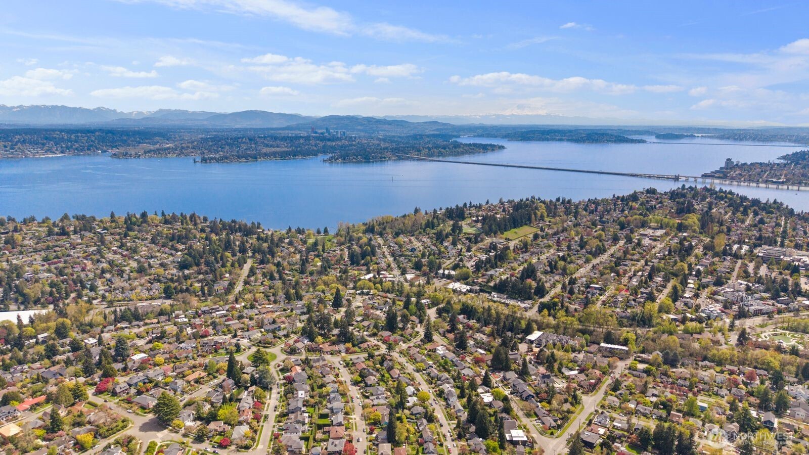 4531 Stanford Avenue NE, Seattle, WA 98105