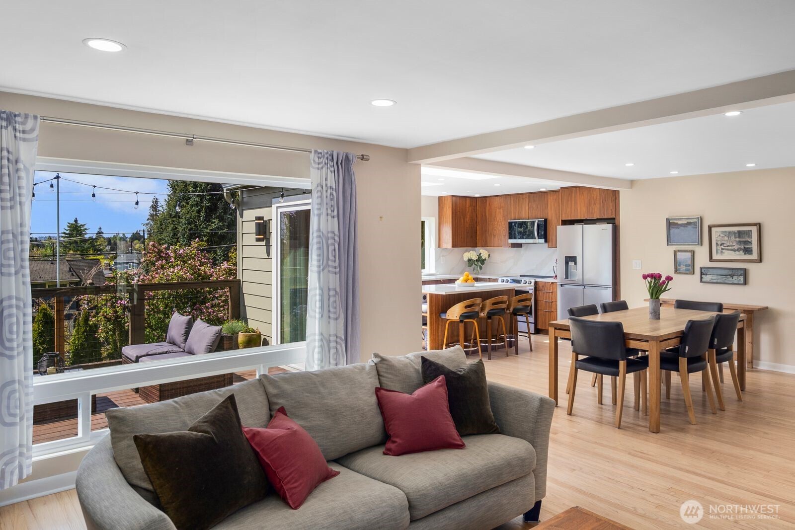 4531 Stanford Avenue NE, Seattle, WA 98105