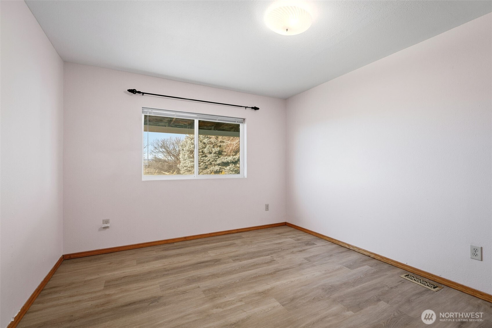 401 CLEMANS VIEW Road , Selah, WA 98942