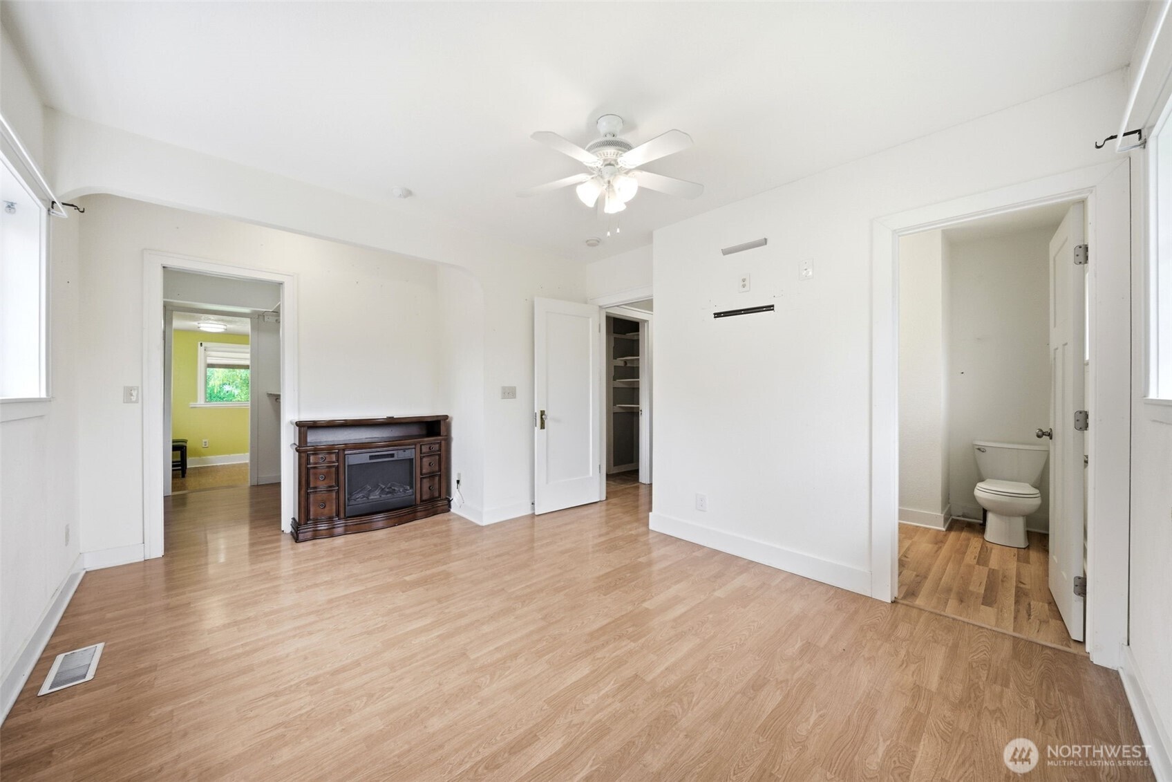 3083 Pine Street , Longview, WA 98632