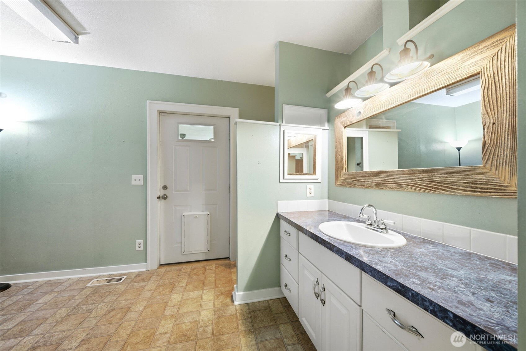3083 Pine Street , Longview, WA 98632