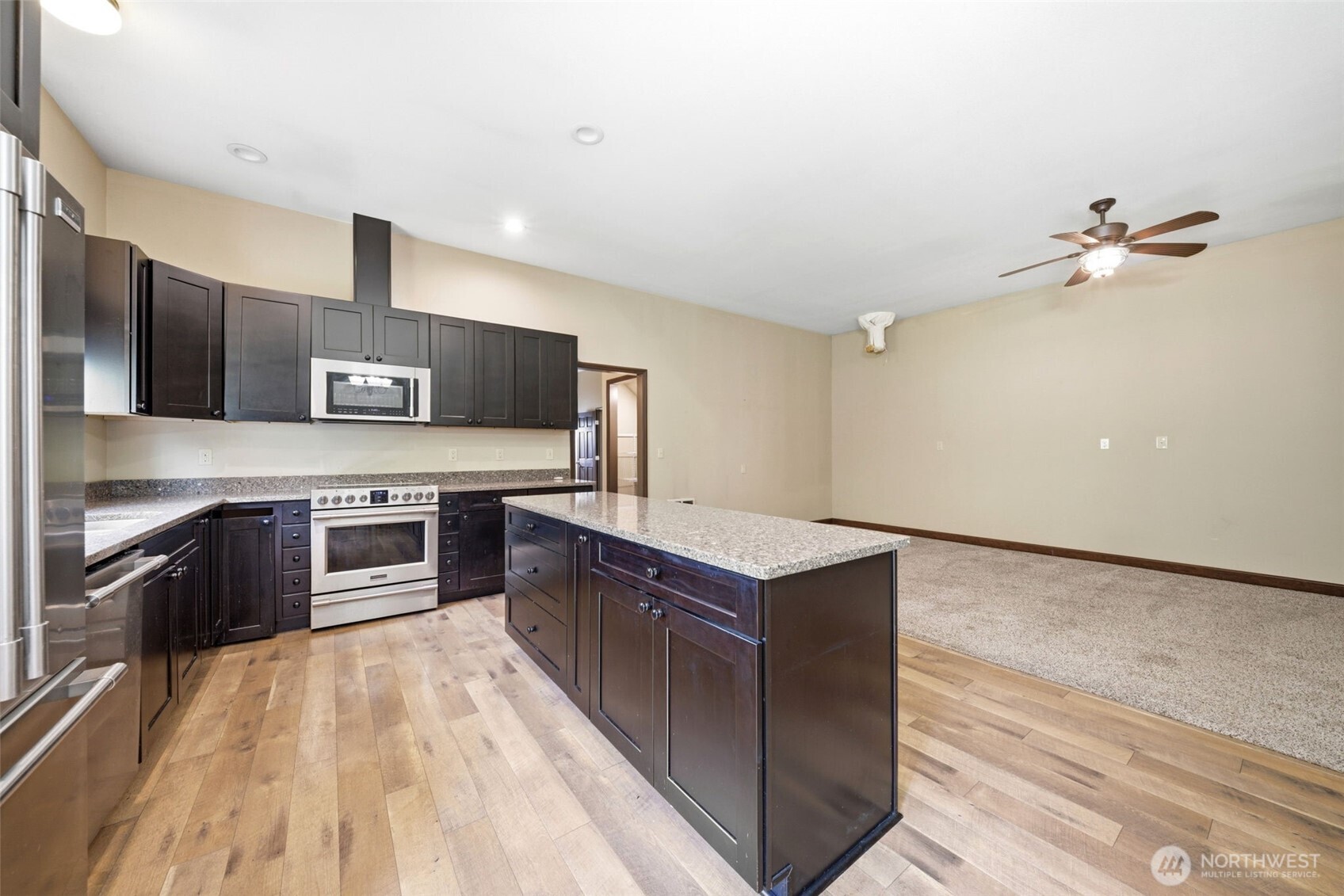 3083 Pine Street , Longview, WA 98632
