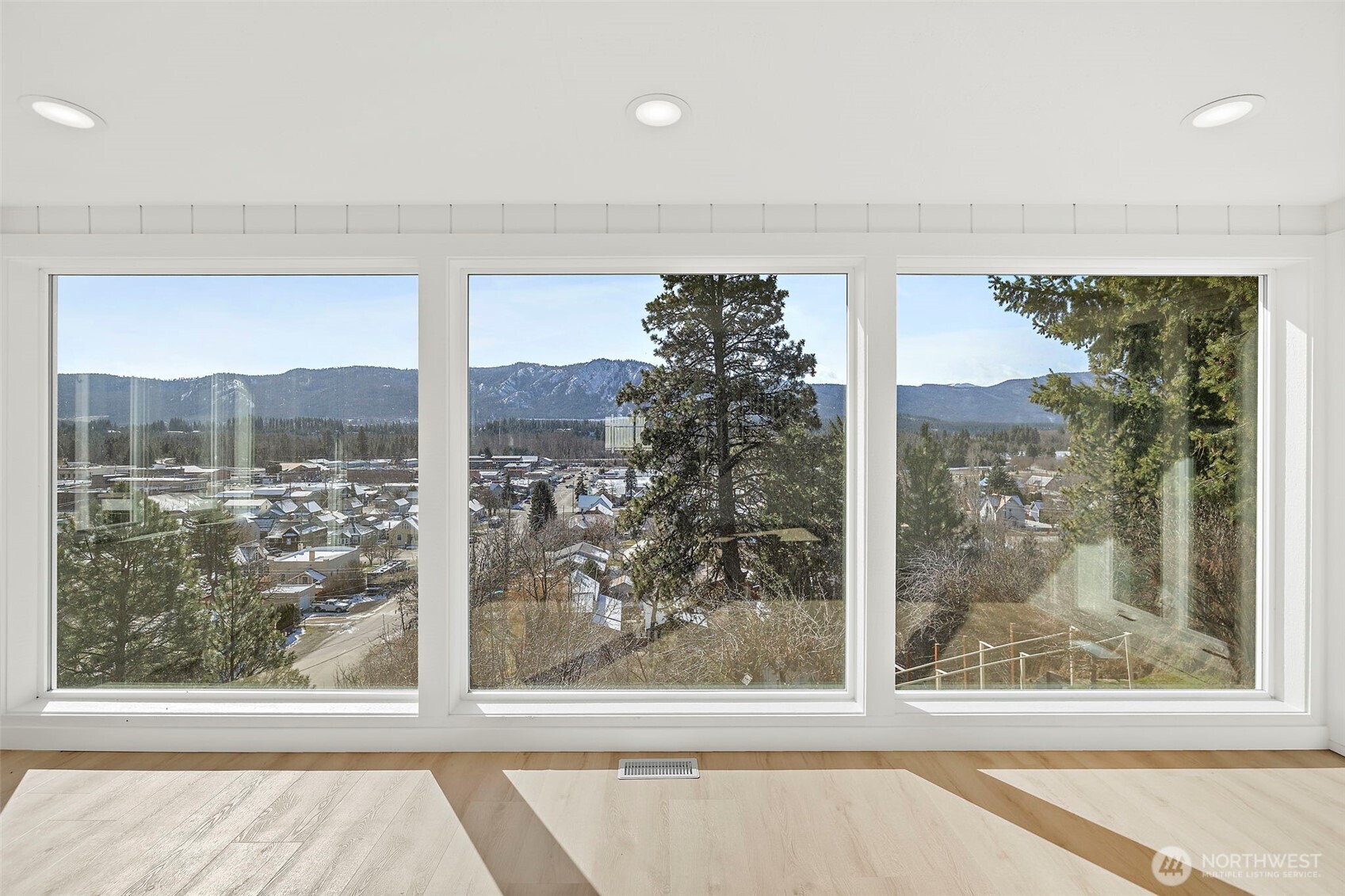 205 W 5th Street , Cle Elum, WA 98922