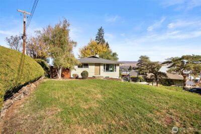 1216 Crawford , Wenatchee, WA 98801 - Photo 4