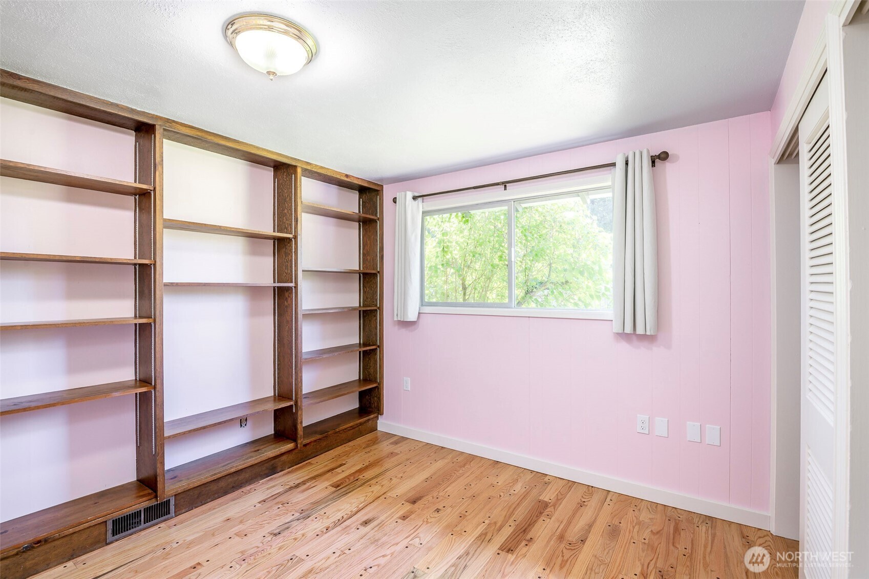 8906 35th Street W, University Place, WA 98466