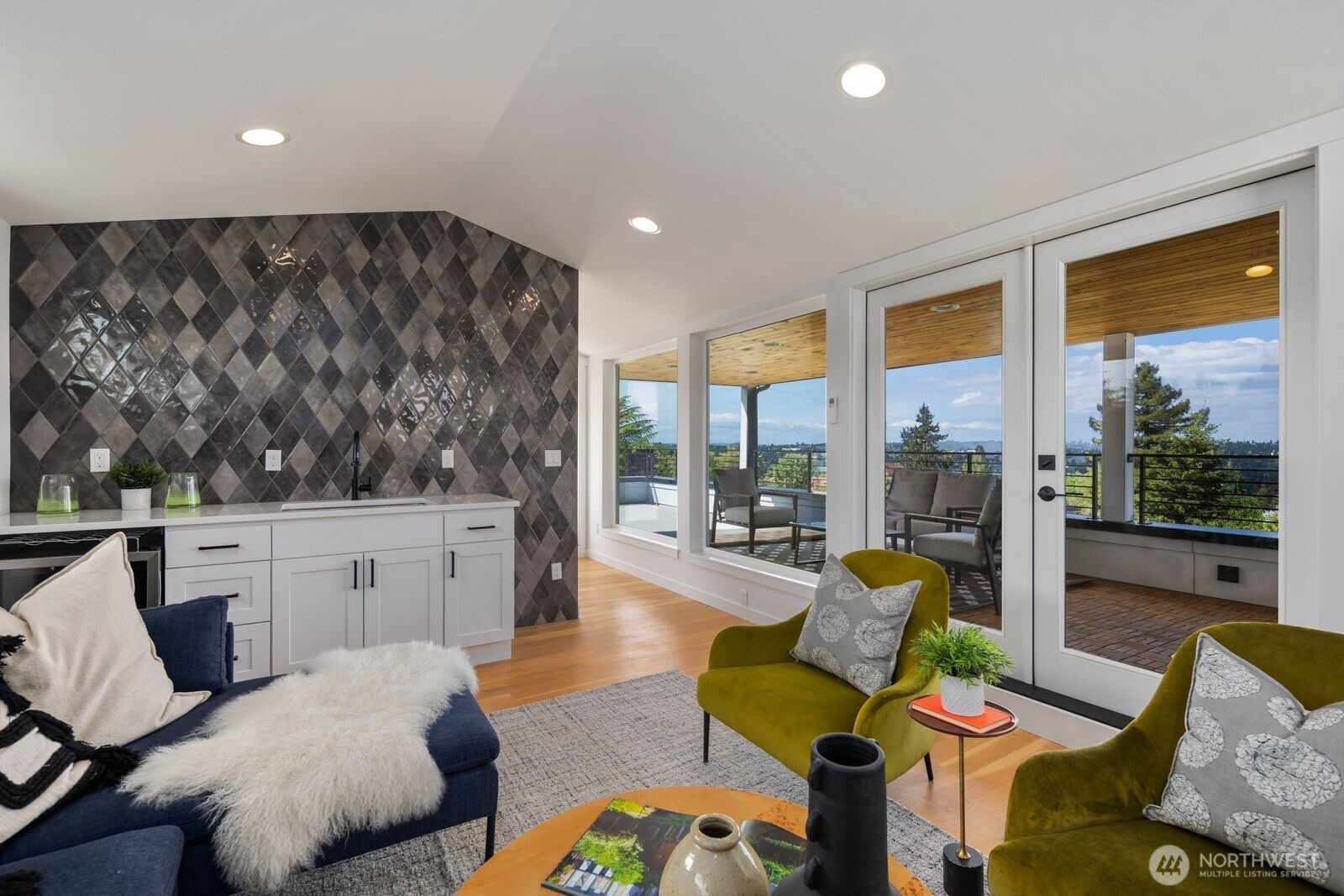 6103 S Norfolk Street , Seattle, WA 98118