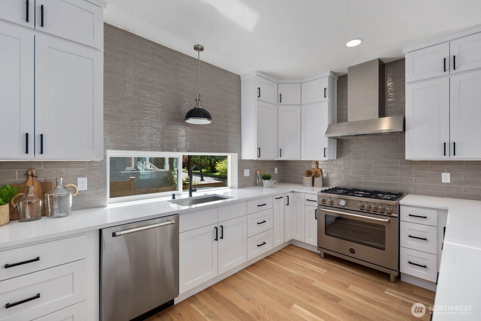6103 S Norfolk Street , Seattle, WA 98118