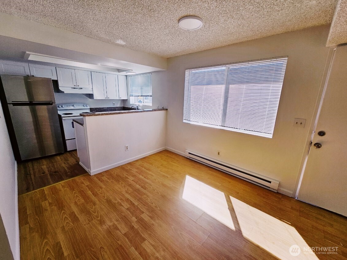16 147th Avenue SE, Bellevue, WA 98007