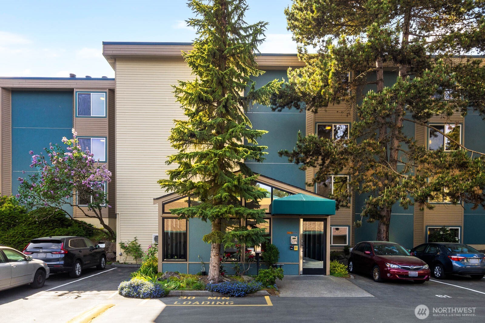 2210 NE 92nd St #104, Seattle, WA 98115
