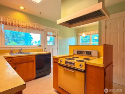 612 S 160th Street , Burien, WA 98148 - Photo 11