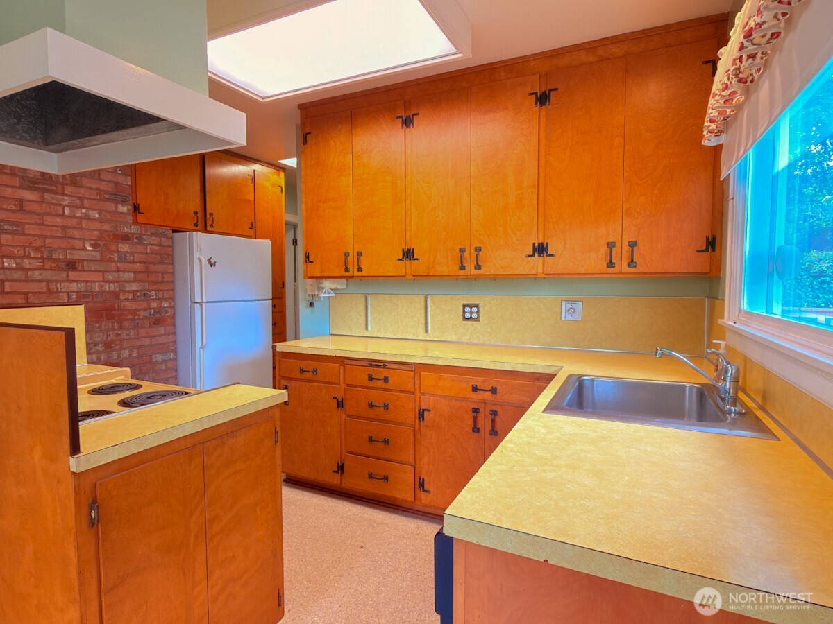 612 S 160th Street , Burien, WA 98148