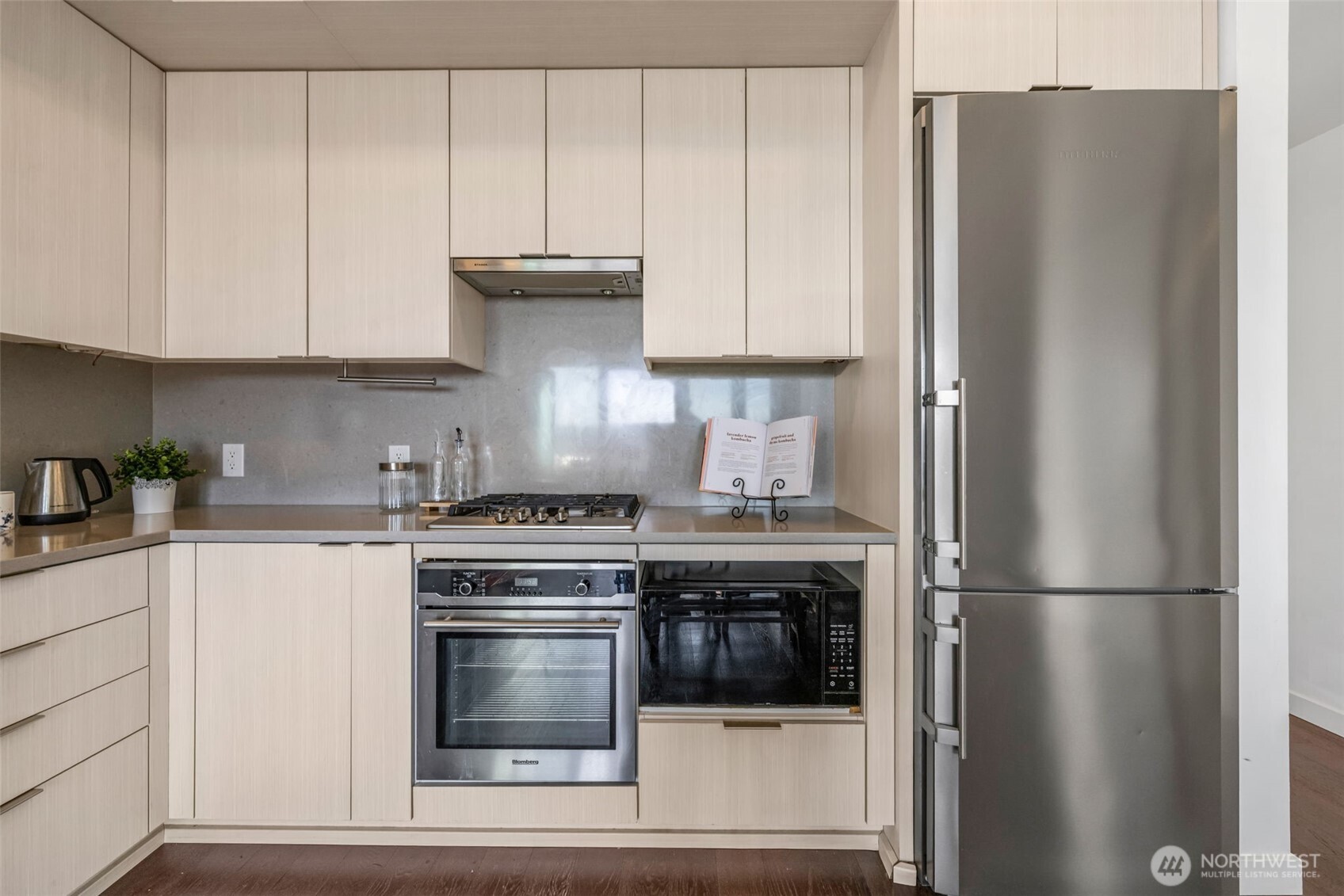 590 1st Avenue S #603, Seattle, WA 98104