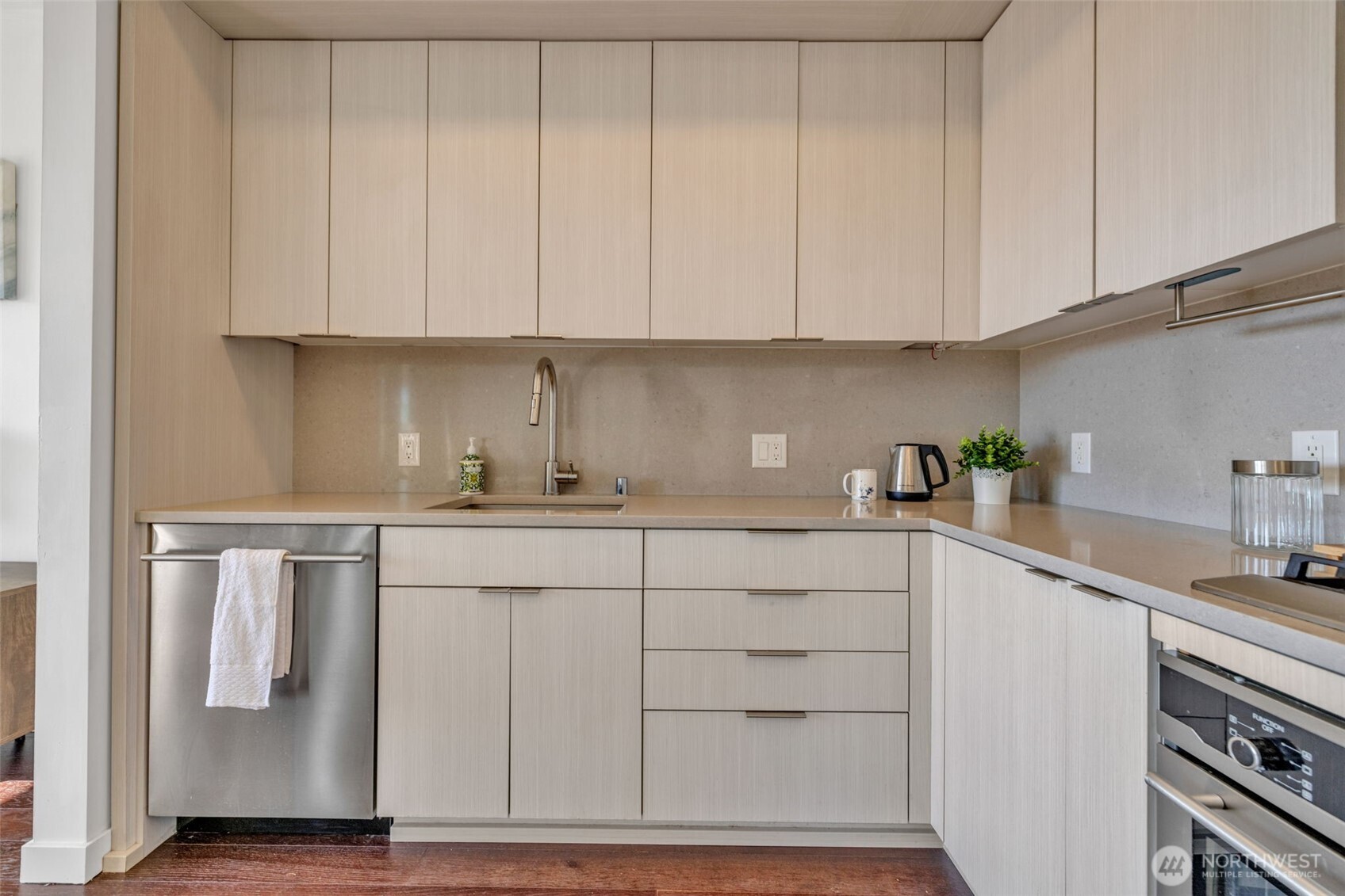 590 1st Avenue S #603, Seattle, WA 98104