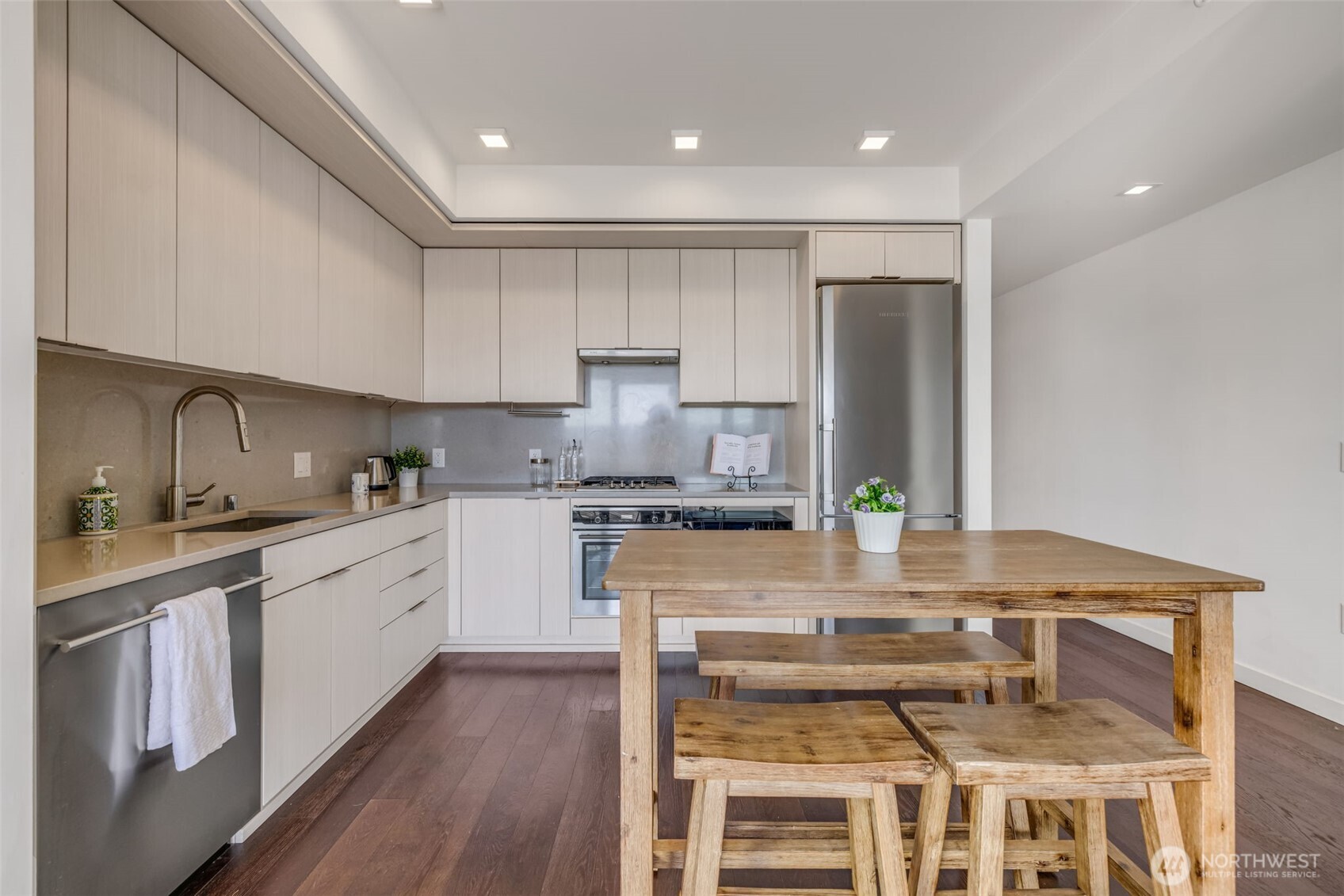 590 1st Avenue S #603, Seattle, WA 98104