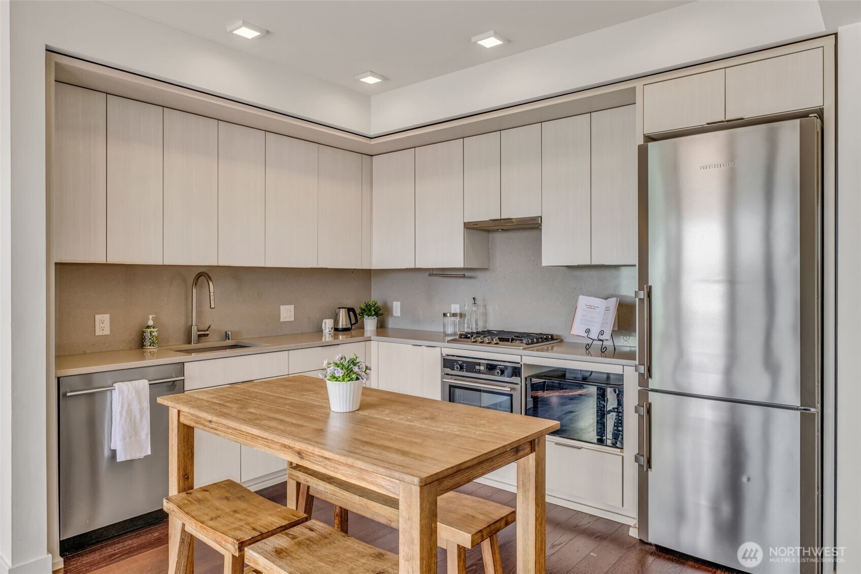 590 1st Avenue S #603, Seattle, WA 98104
