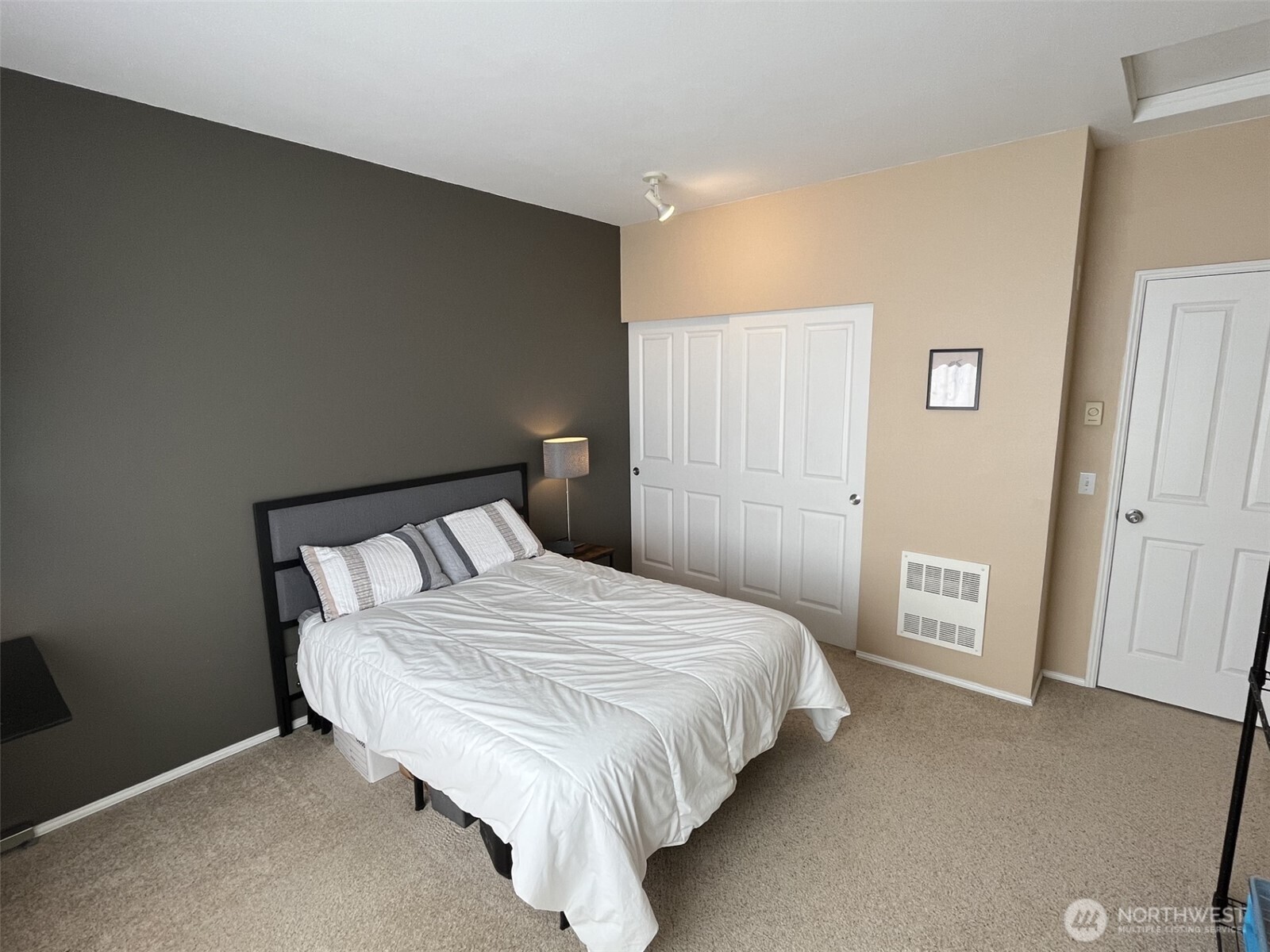 746 241st Lane SE #K6, Sammamish, WA 98074