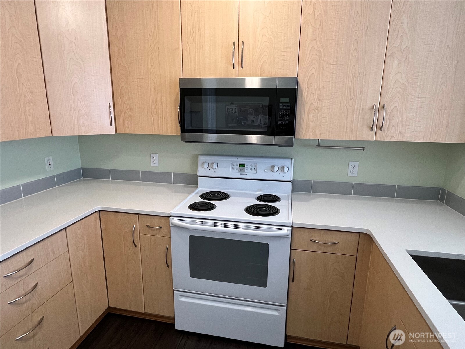 746 241st Lane SE #K6, Sammamish, WA 98074
