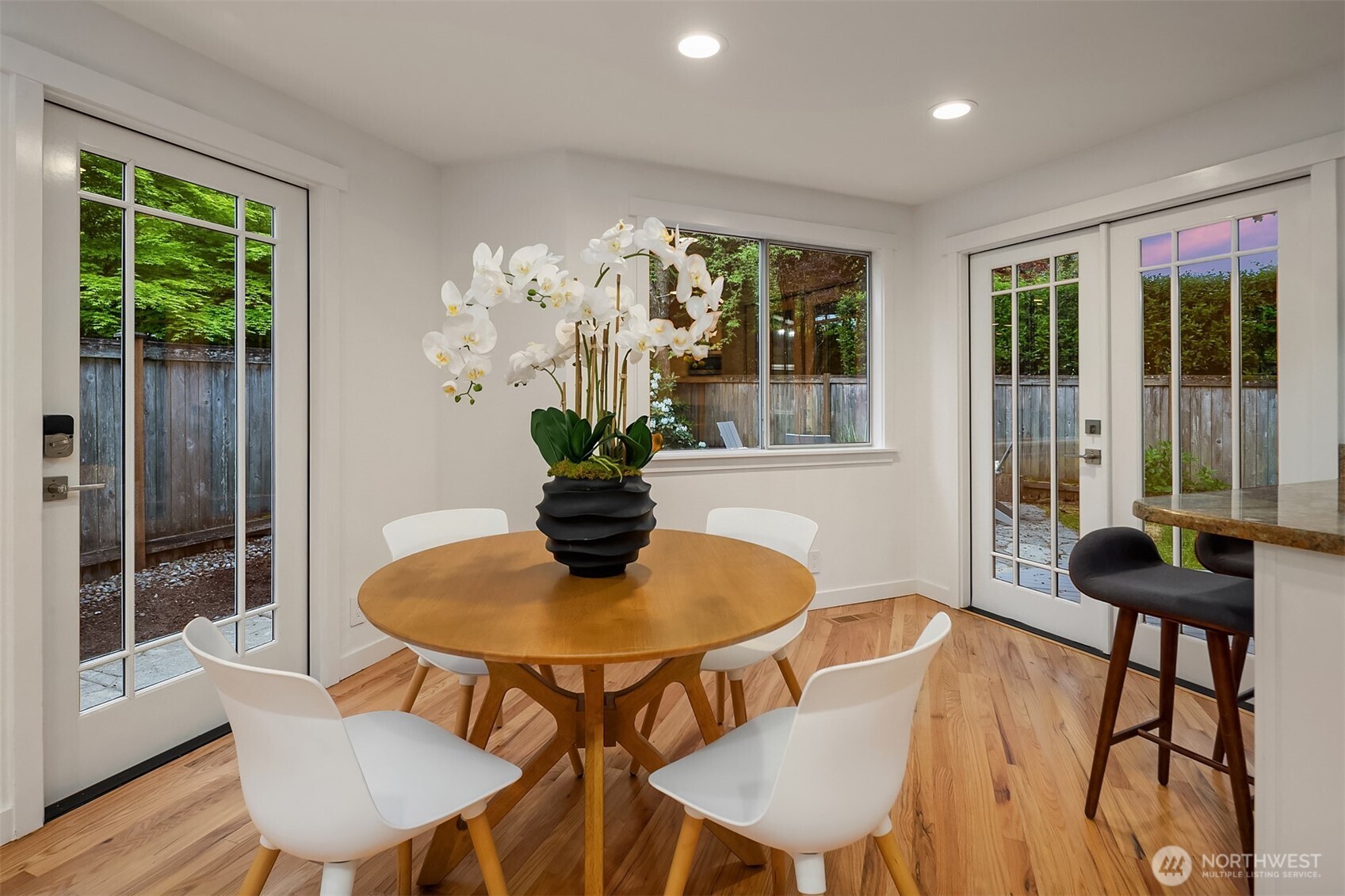 933 6th Place S, Kirkland, WA 98033