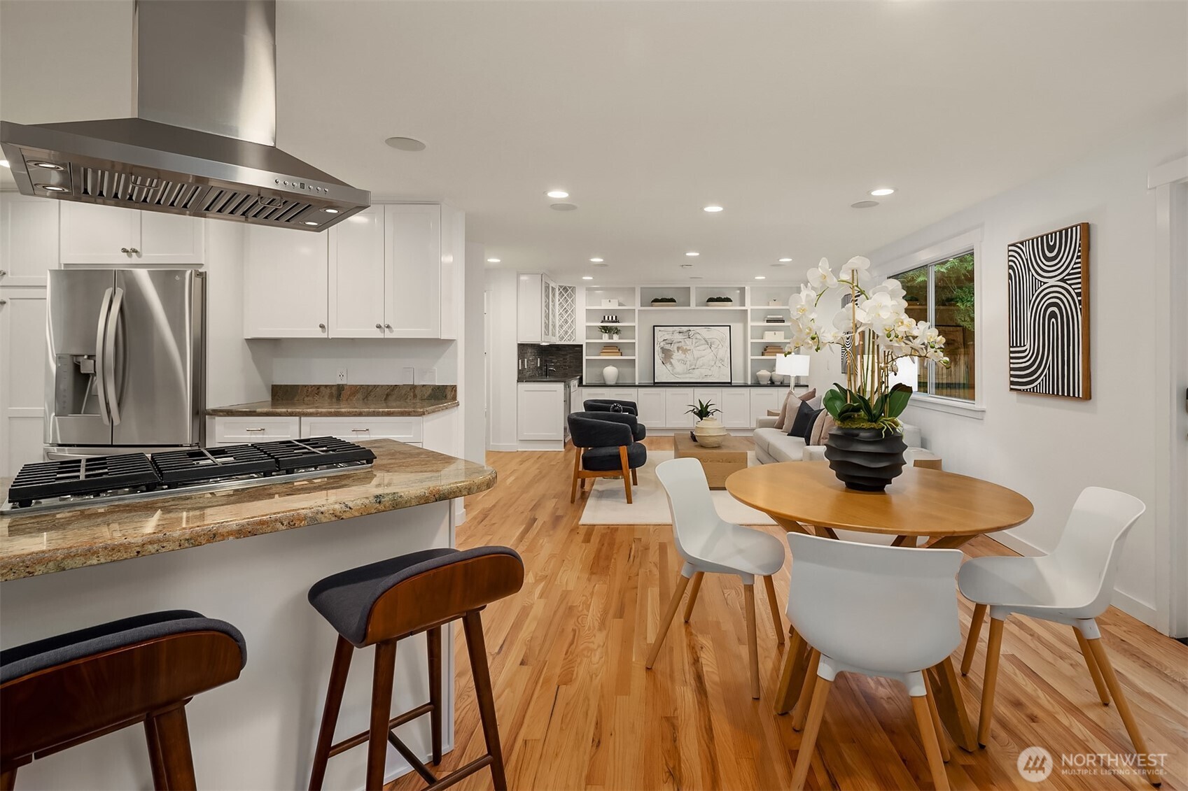 933 6th Place S, Kirkland, WA 98033