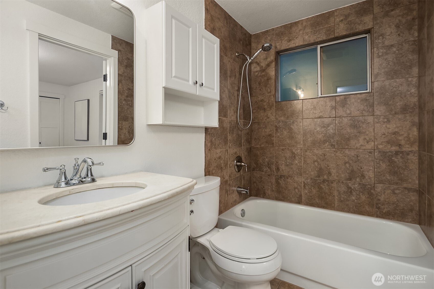 933 6th Place S, Kirkland, WA 98033