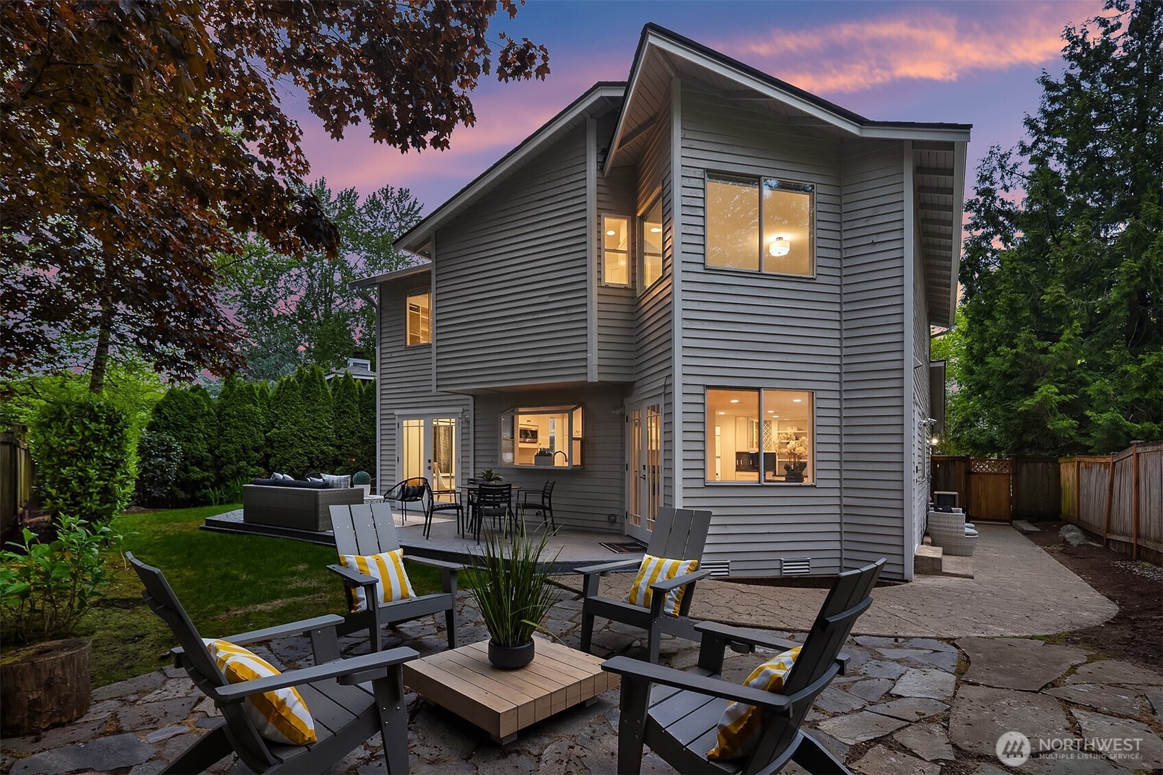 933 6th Place S, Kirkland, WA 98033