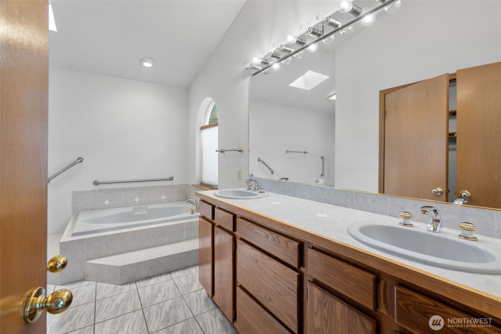 6430 NE Agate Beach Road , Bainbridge Island, WA 98110