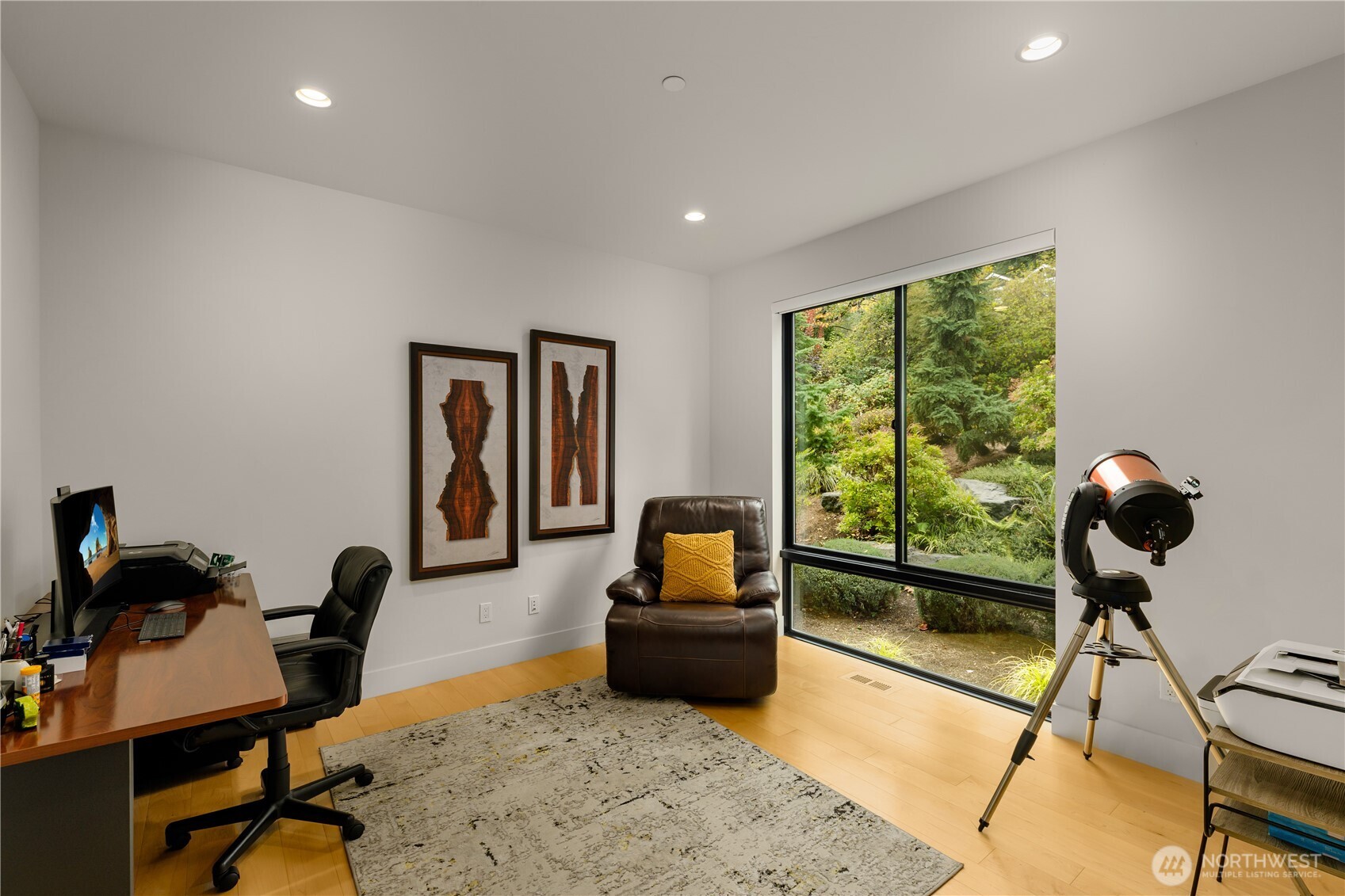 7002 93rd Avenue SE, Mercer Island, WA 98040