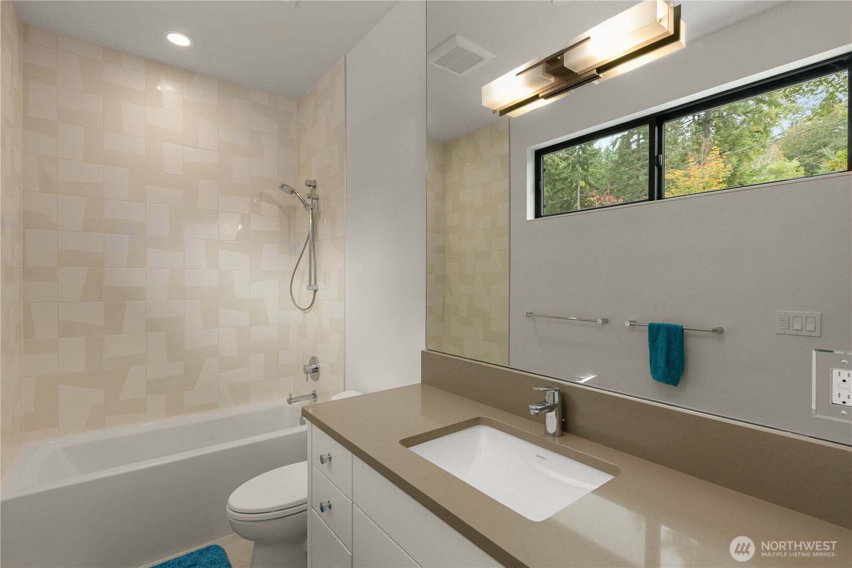 7002 93rd Avenue SE, Mercer Island, WA 98040