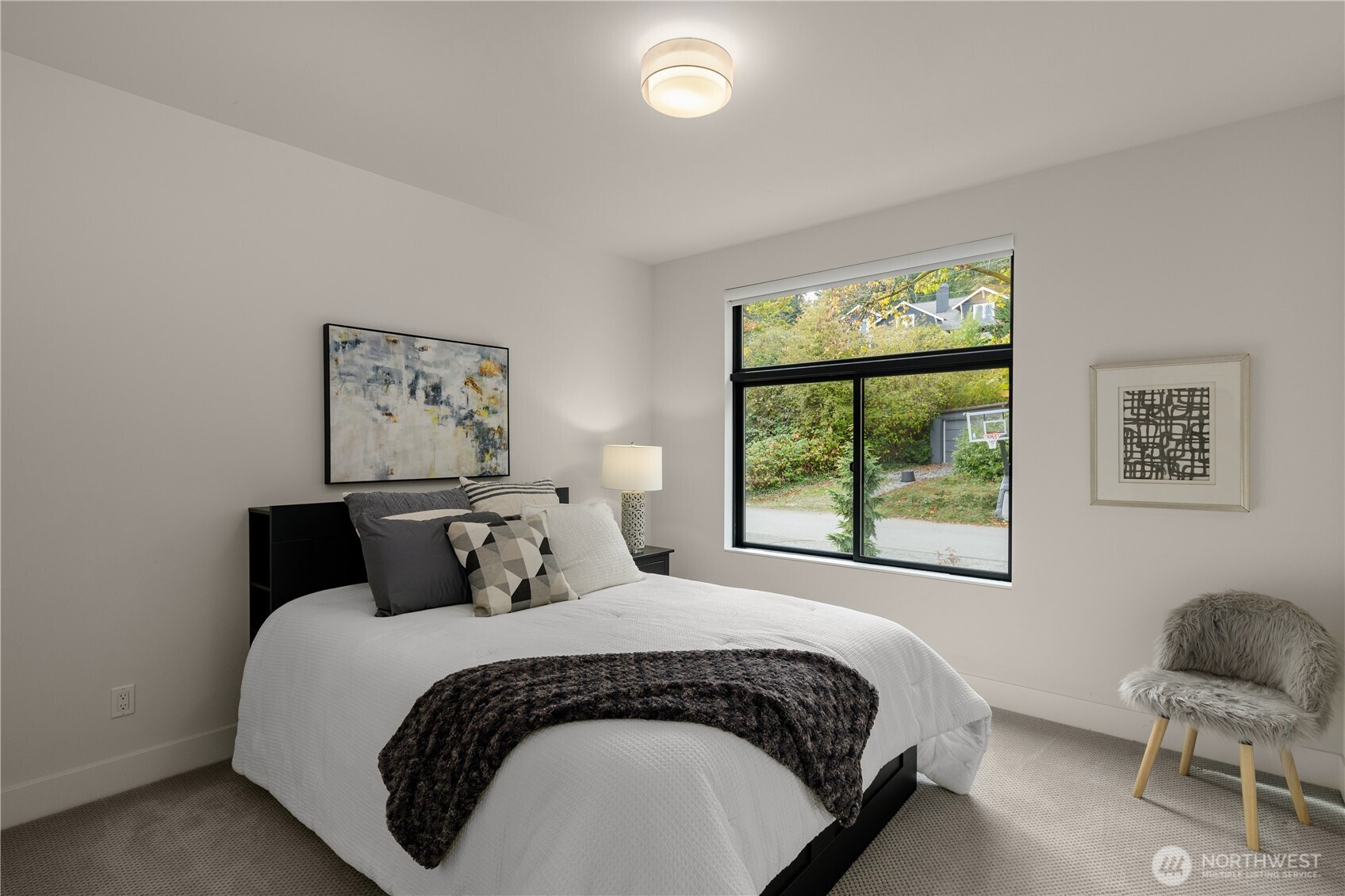 7002 93rd Avenue SE, Mercer Island, WA 98040