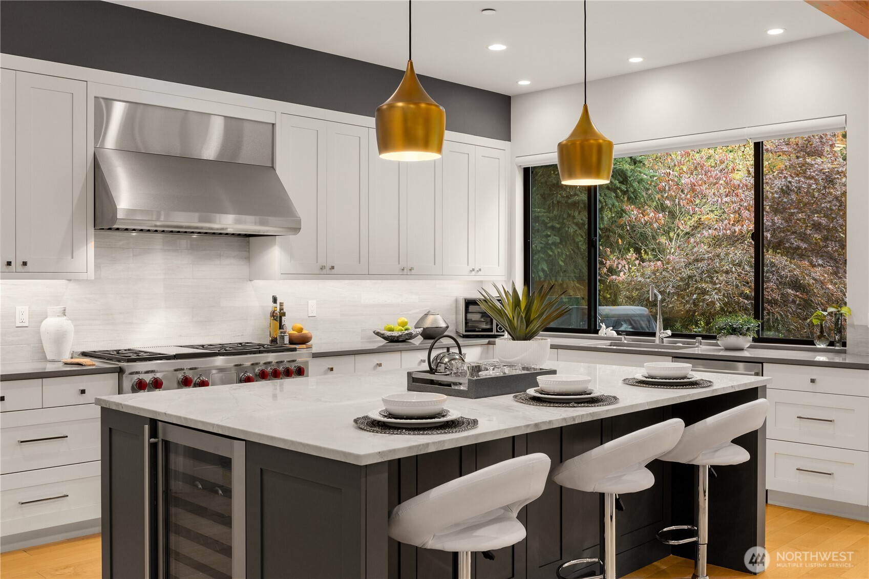 7002 93rd Avenue SE, Mercer Island, WA 98040