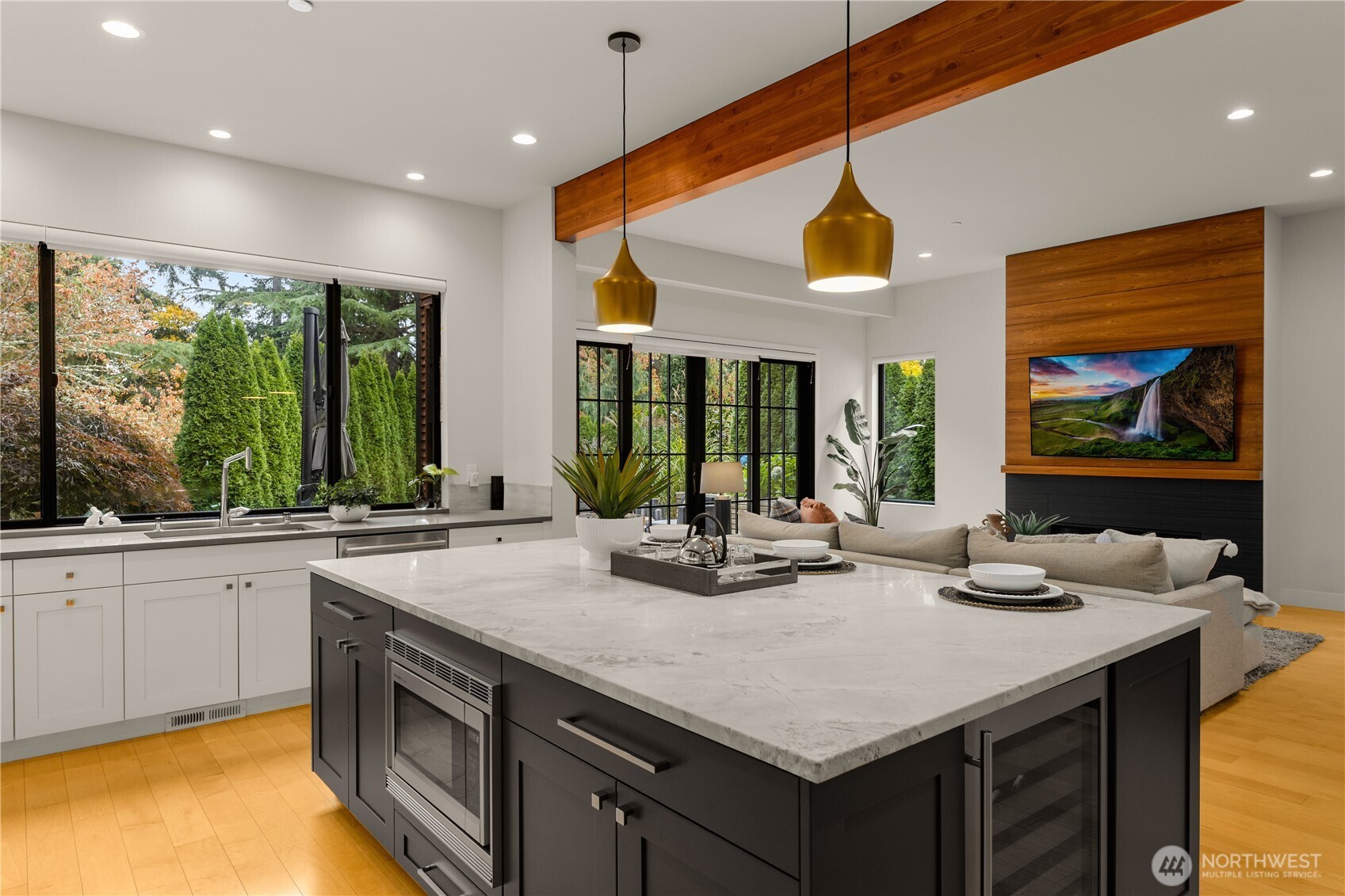7002 93rd Avenue SE, Mercer Island, WA 98040