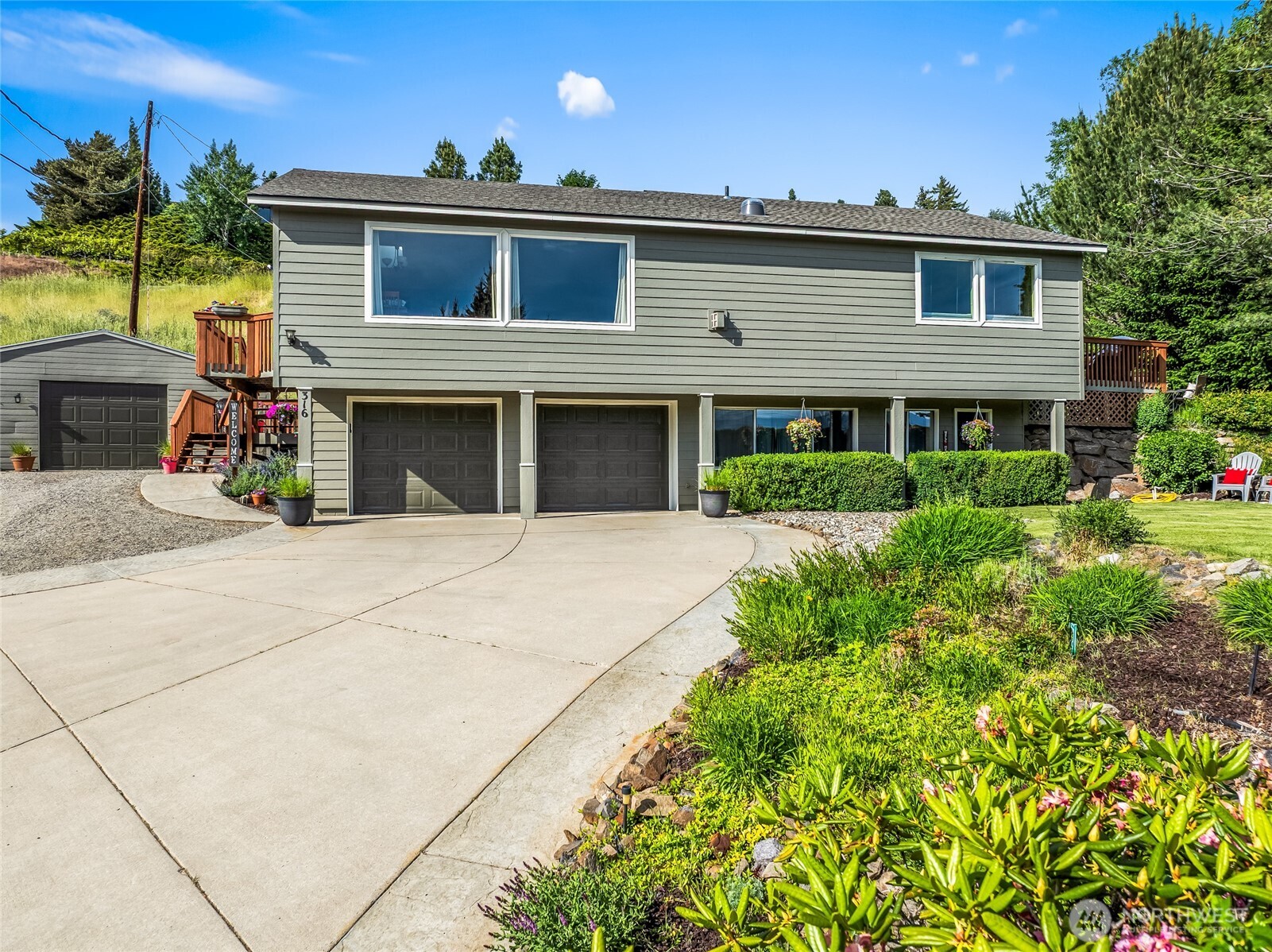 316 Easy Street , Wenatchee, WA 98801