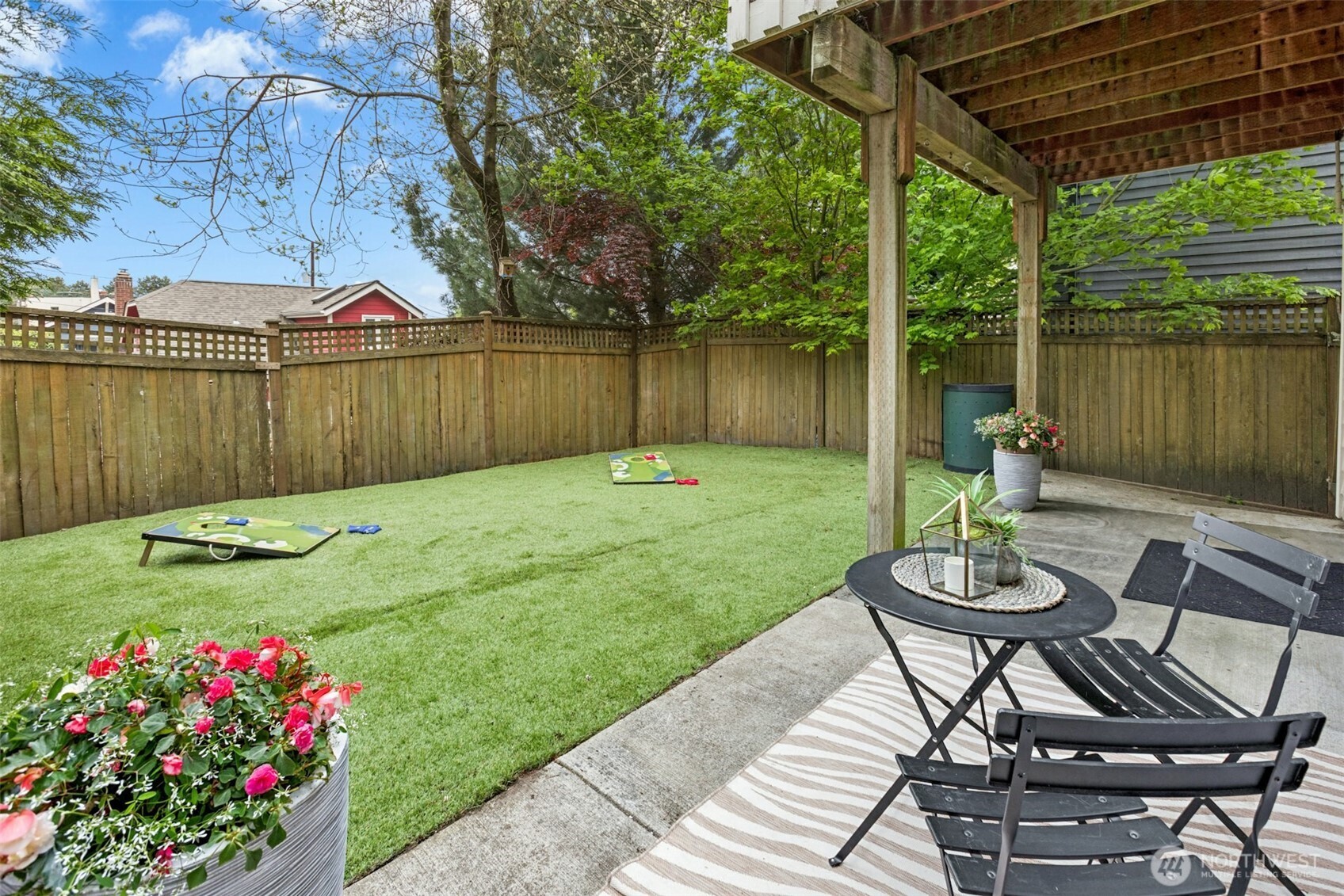 621 NE 77th Street , Seattle, WA 98115
