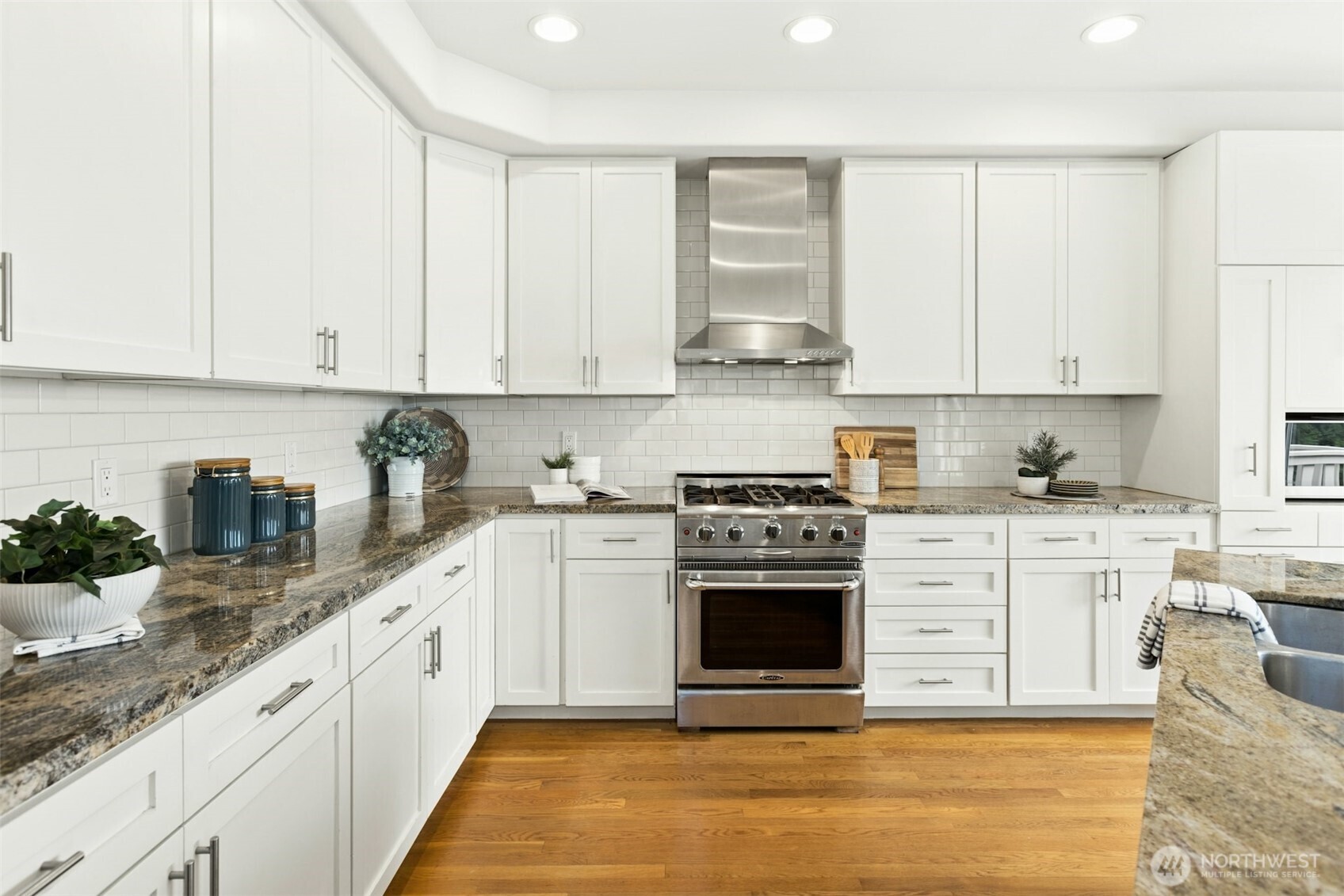 621 NE 77th Street , Seattle, WA 98115
