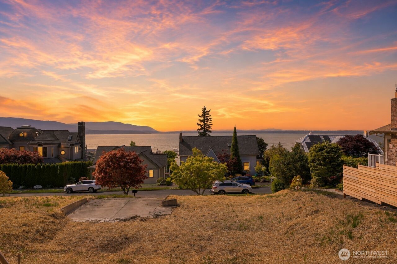 1027 15th Street , Bellingham, WA 98225