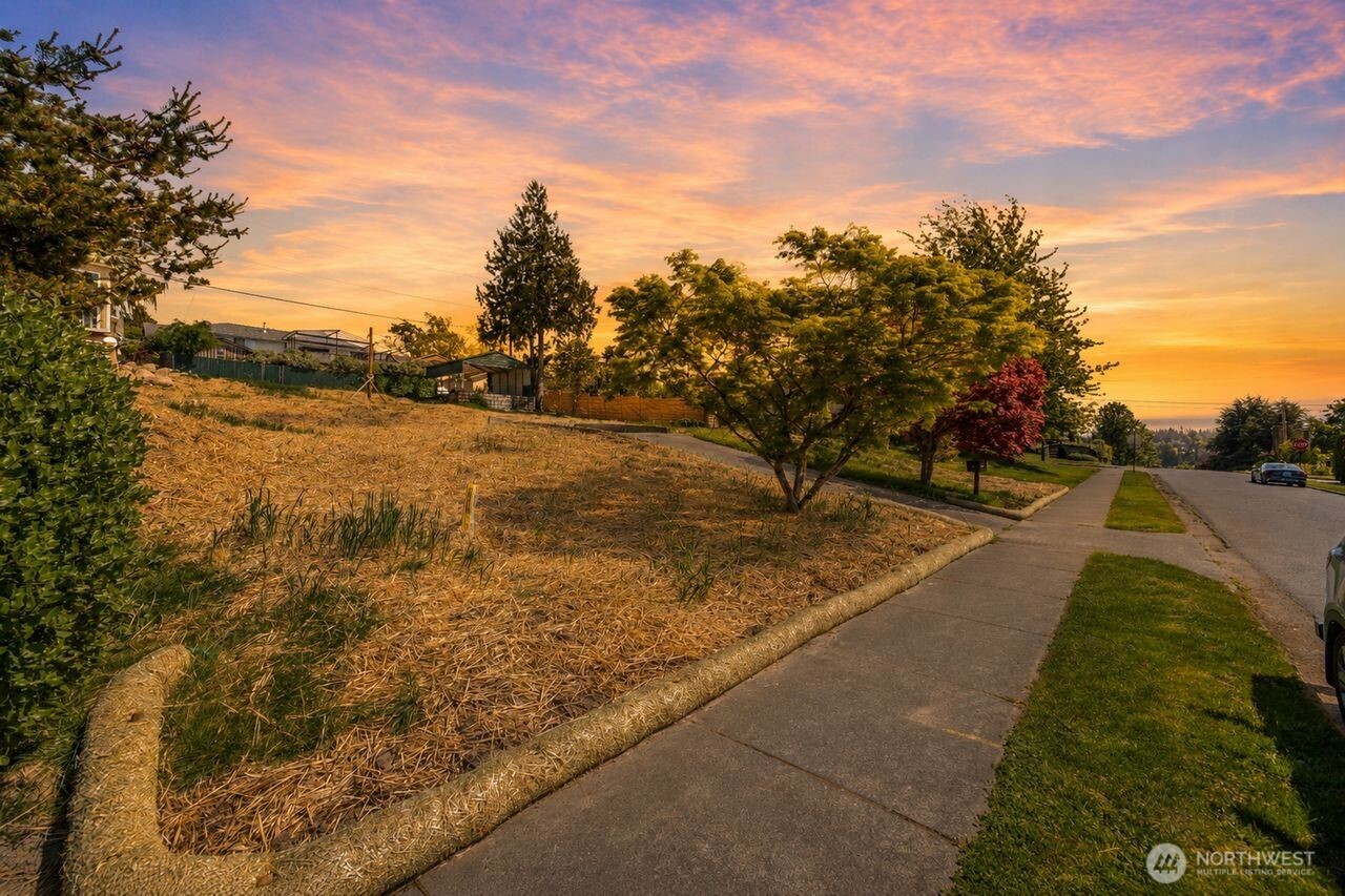 1027 15th Street , Bellingham, WA 98225