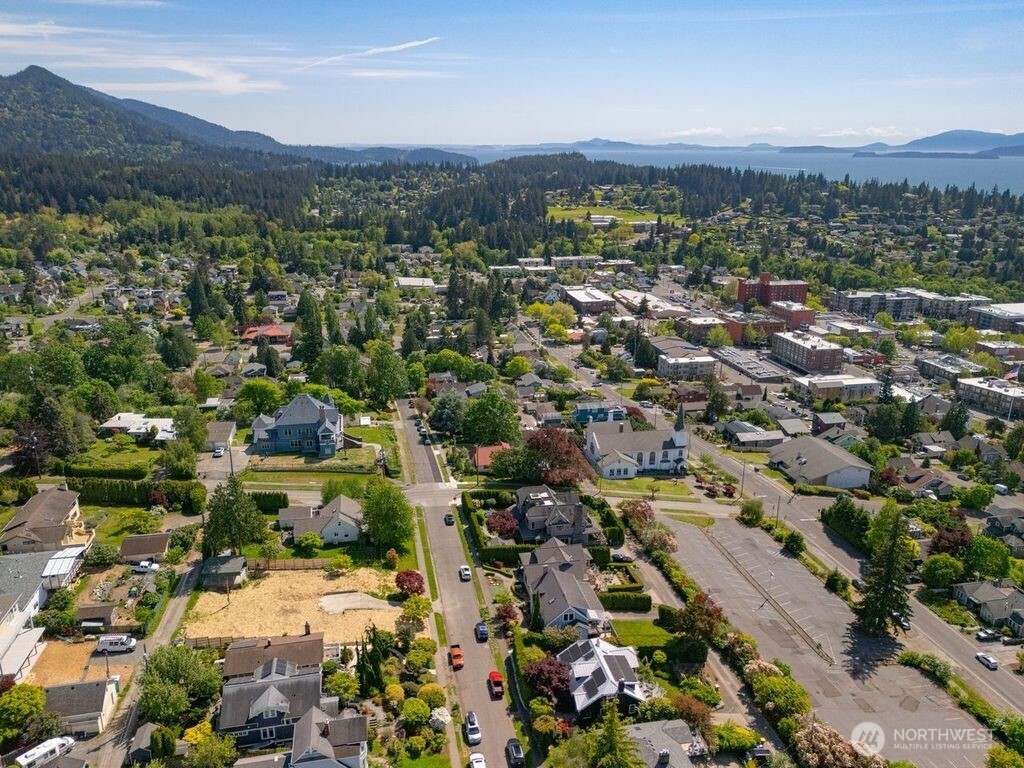 1027 15th Street , Bellingham, WA 98225