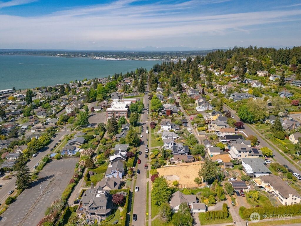 1027 15th Street , Bellingham, WA 98225