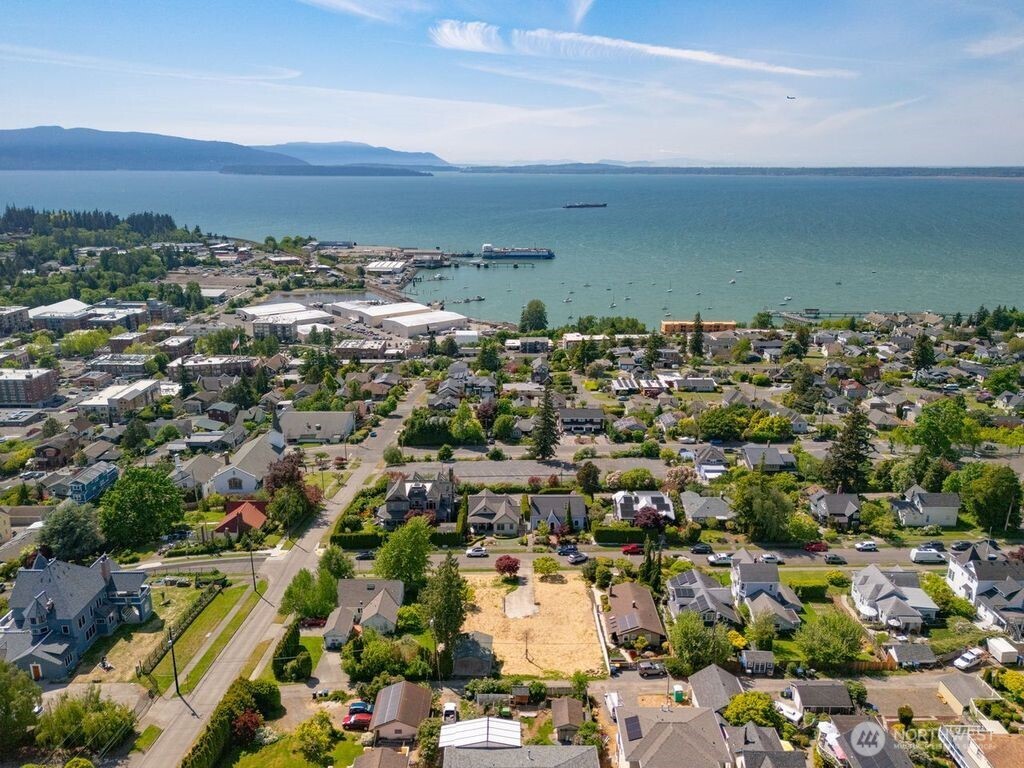 1027 15th Street , Bellingham, WA 98225