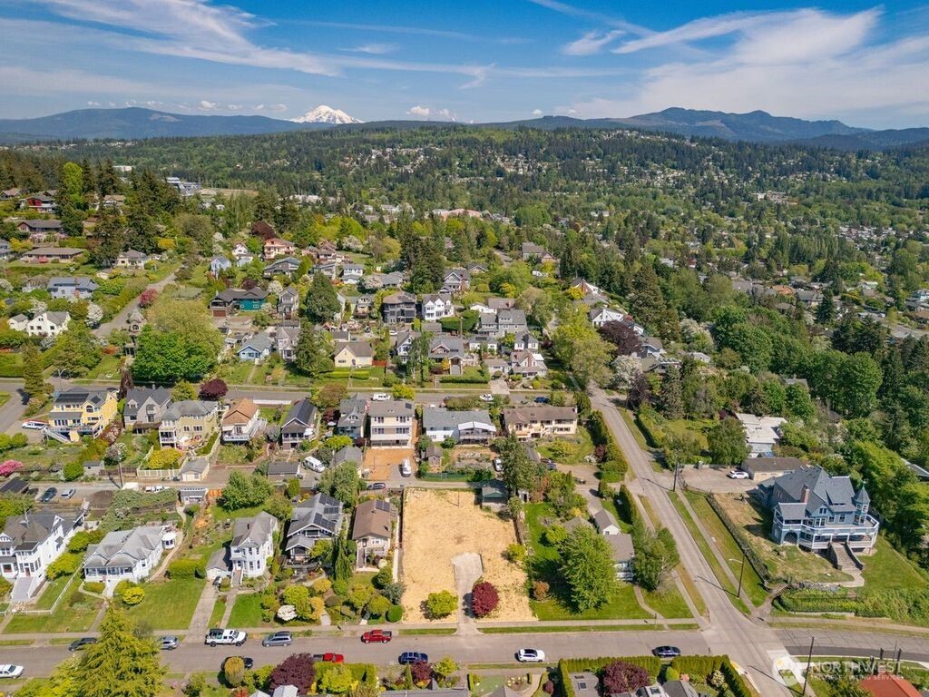 1027 15th Street , Bellingham, WA 98225