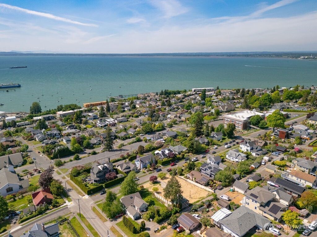 1027 15th Street , Bellingham, WA 98225