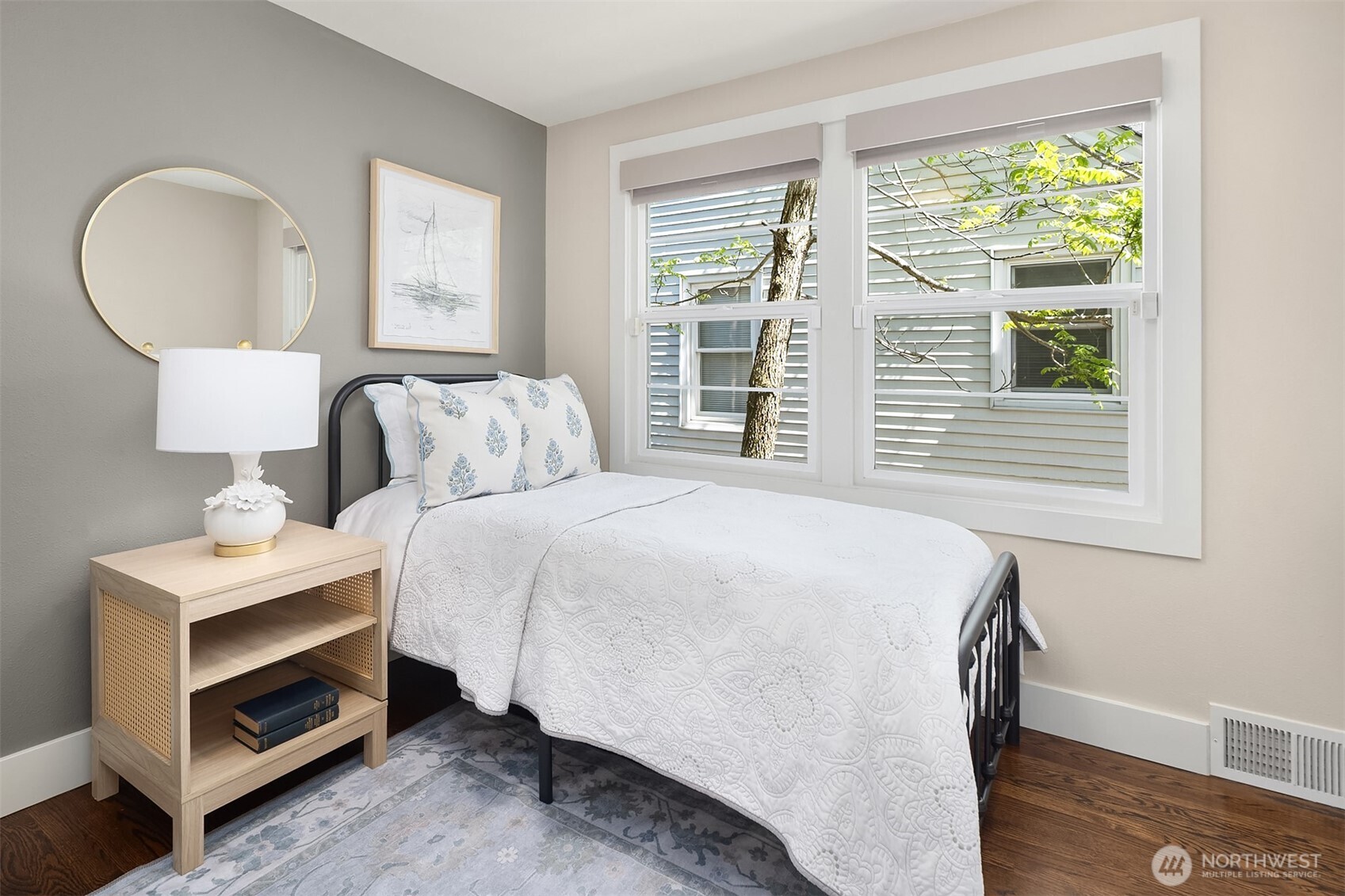 549 N 77th Street , Seattle, WA 98103